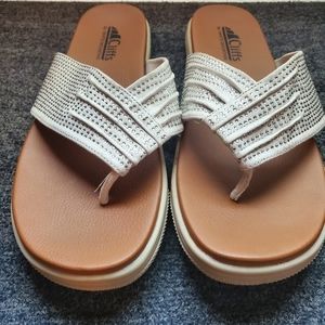 Cliffs by White Mountain White Flip Flops